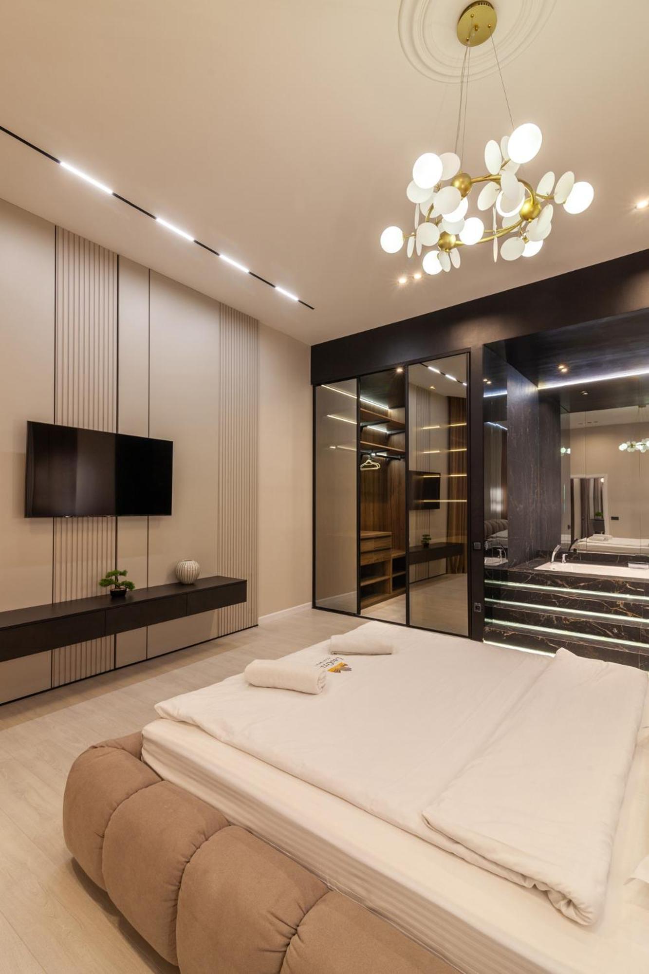 Leogrand Jacuzzi On Malaniuka 2 Apartment ลวีฟ ภายนอก รูปภาพ