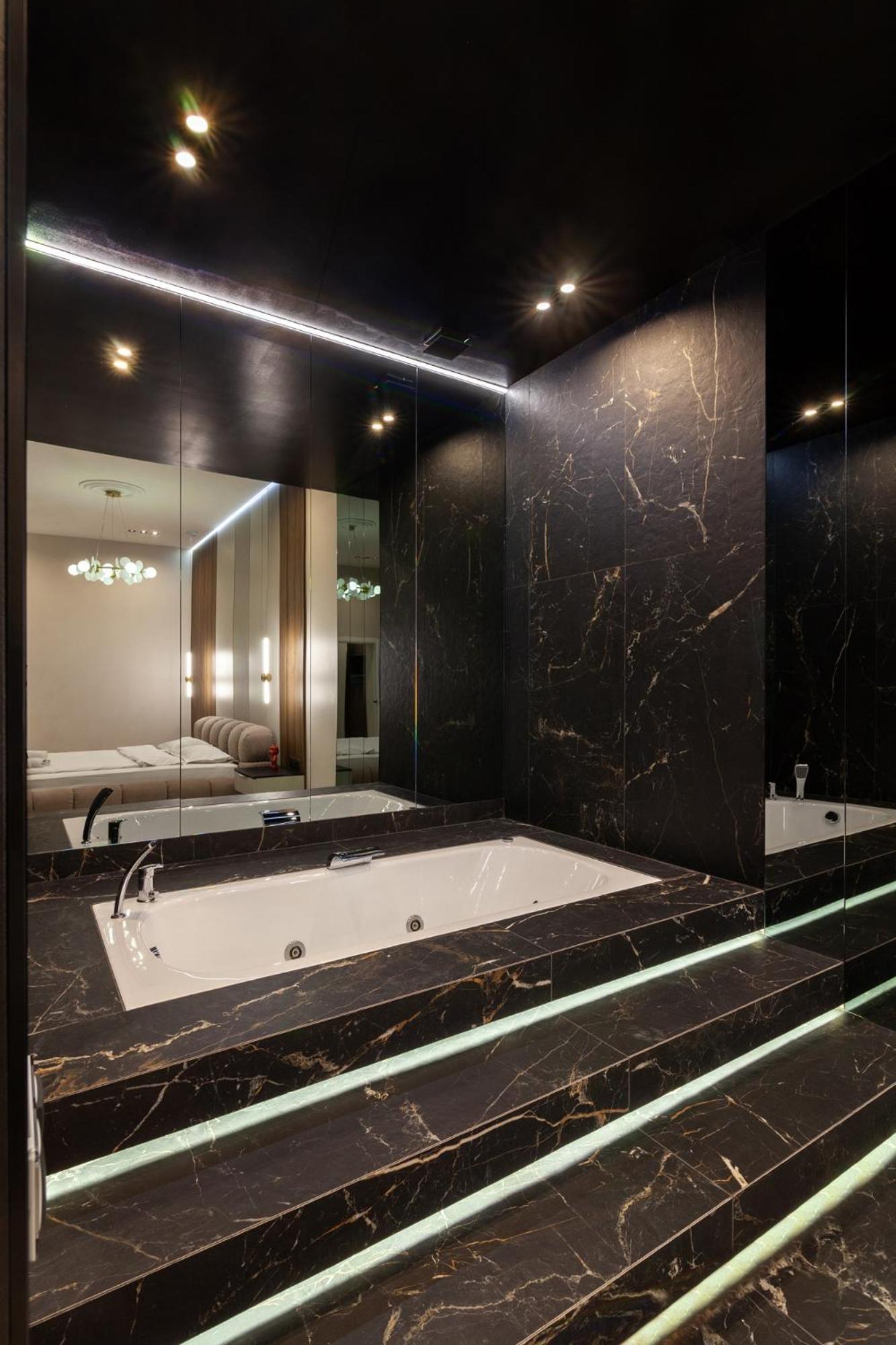 Leogrand Jacuzzi On Malaniuka 2 Apartment ลวีฟ ภายนอก รูปภาพ
