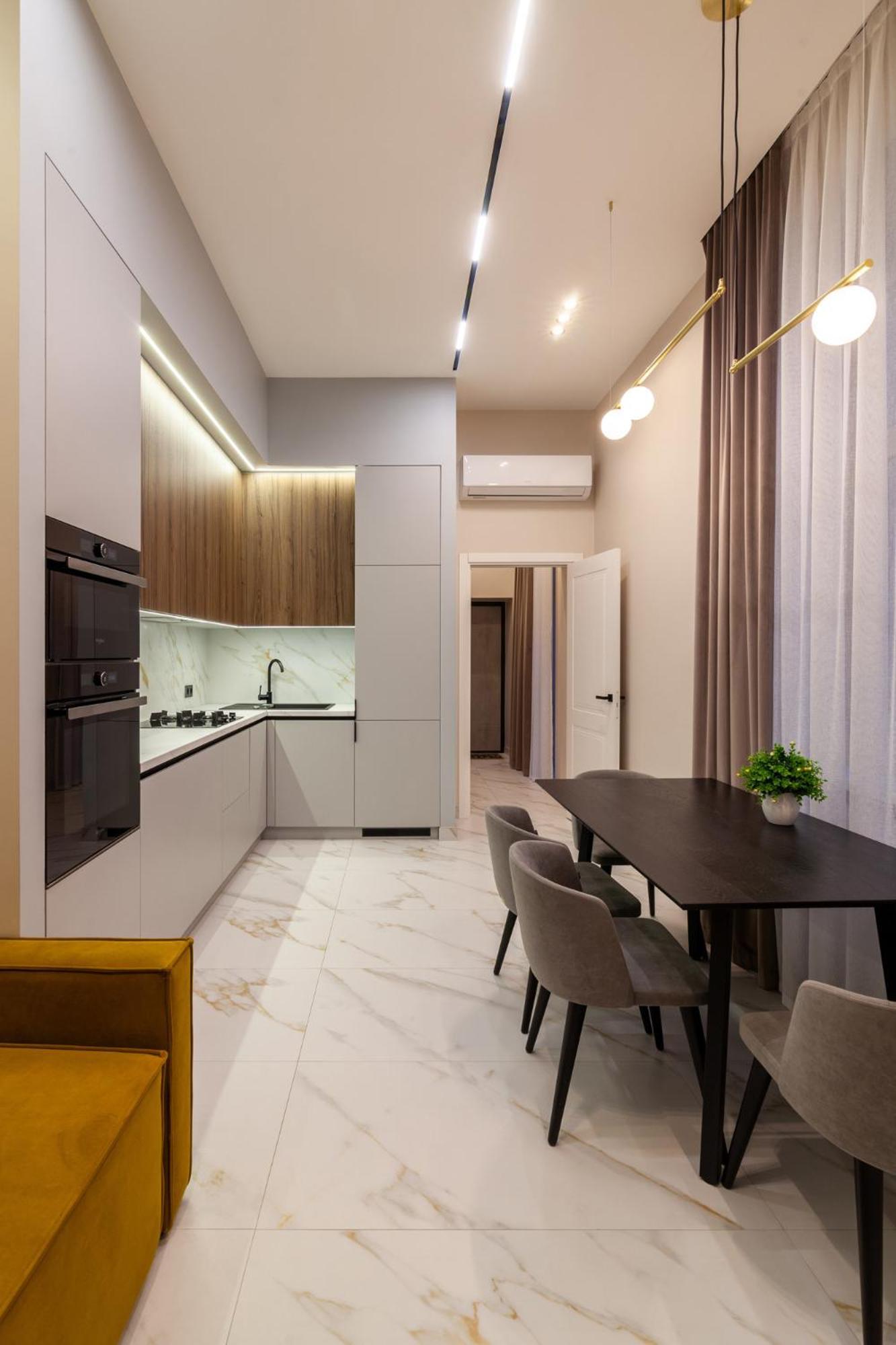 Leogrand Jacuzzi On Malaniuka 2 Apartment ลวีฟ ภายนอก รูปภาพ